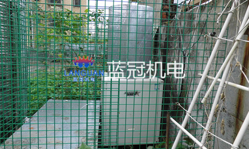 因場地問題將空氣能熱水器安裝在空曠處