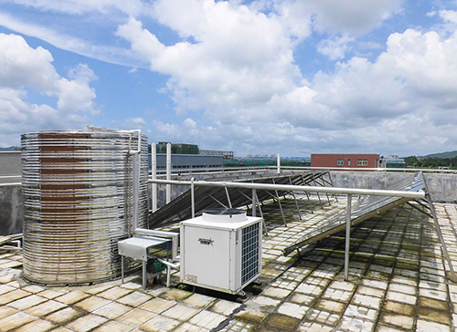空氣能太陽能熱水器工程 大型商用熱水工程 工廠酒店學(xué)校醫(yī)院等熱水工程首選二者搭配使用不再為熱水不夠用煩惱