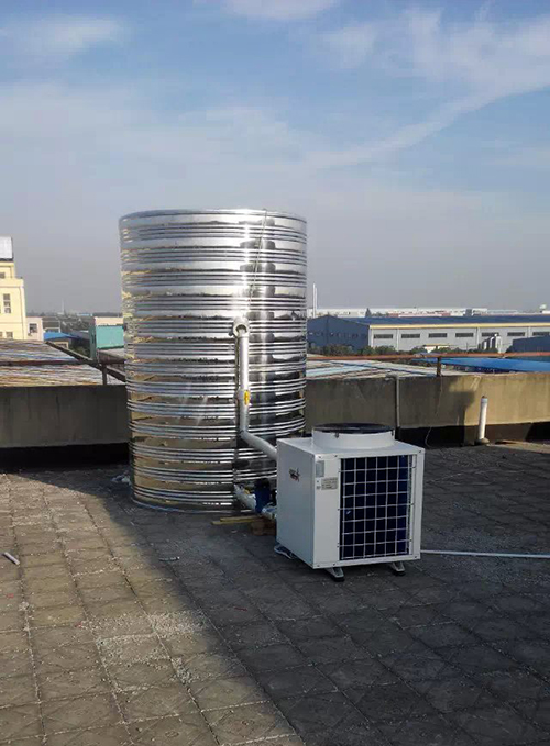 藍冠機電空氣能熱水工程展示：空氣能熱水工程主機+保溫水箱