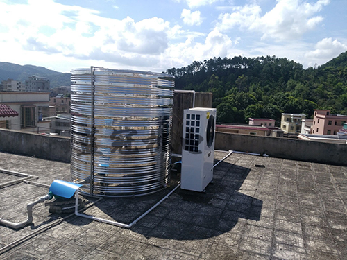 藍(lán)冠機電安裝的熱水工程運行穩(wěn)定，設(shè)計操作人性化，節(jié)能環(huán)保的特性可以讓您使用起來更加安心、舒心