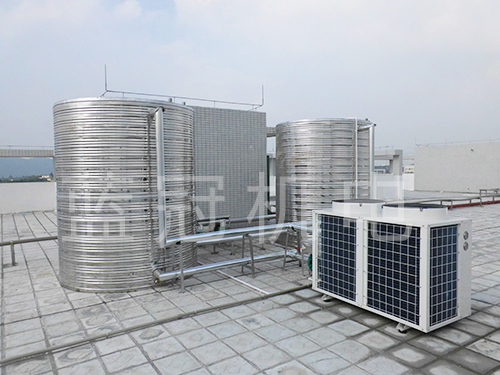 工廠熱水工程：1臺10P空氣能熱水器和2個5噸水箱